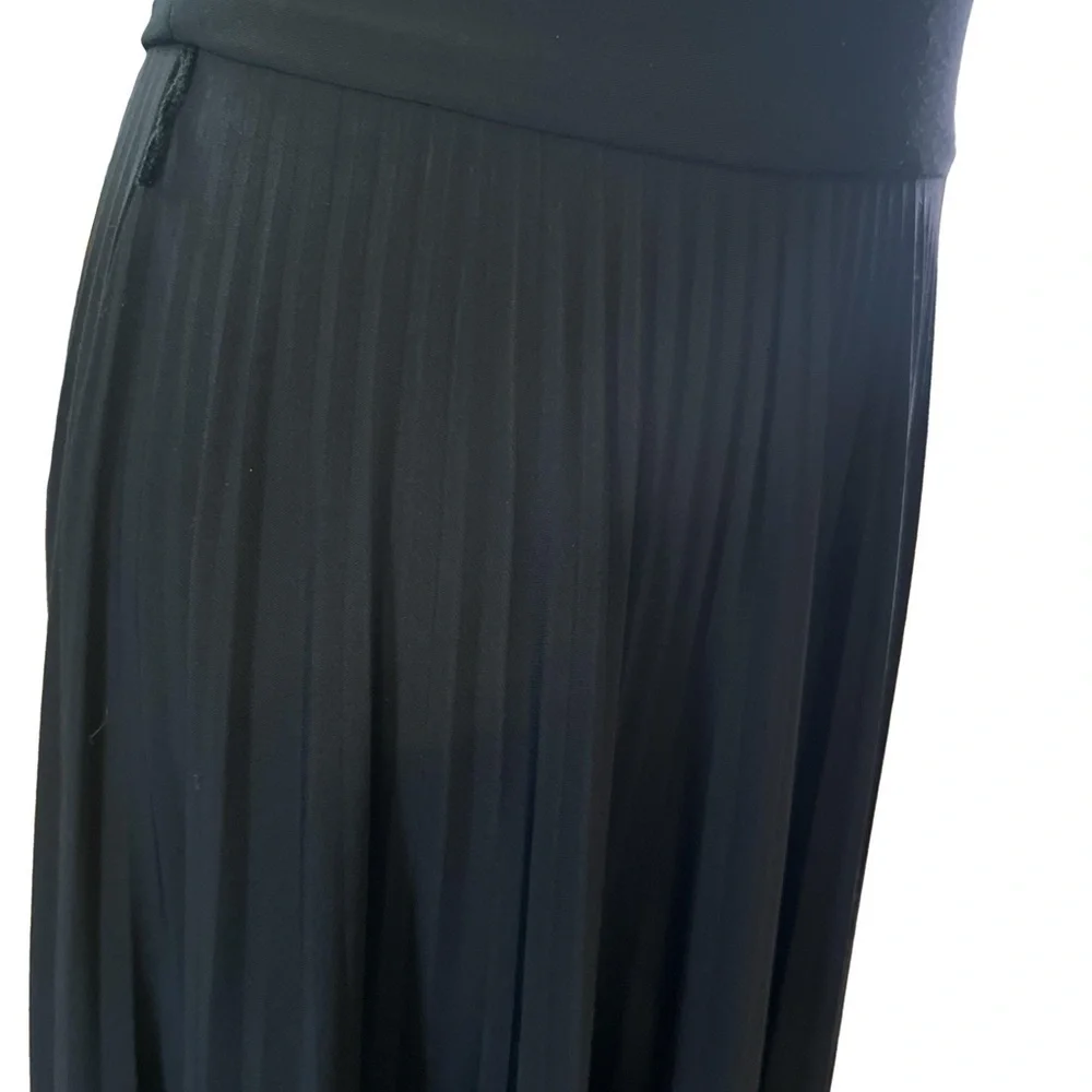 White House Black Market One shoulder dress with Pleated skirt Size 6 - Picture 4 of 6